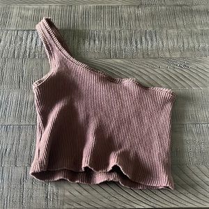 on shoulder brown tank